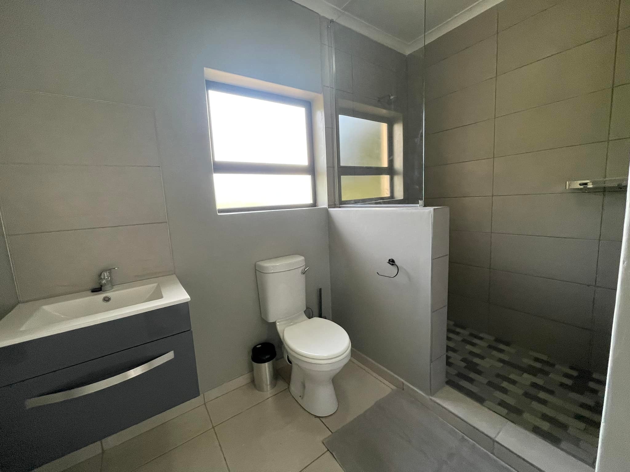 Deluxe Queen Bathroom